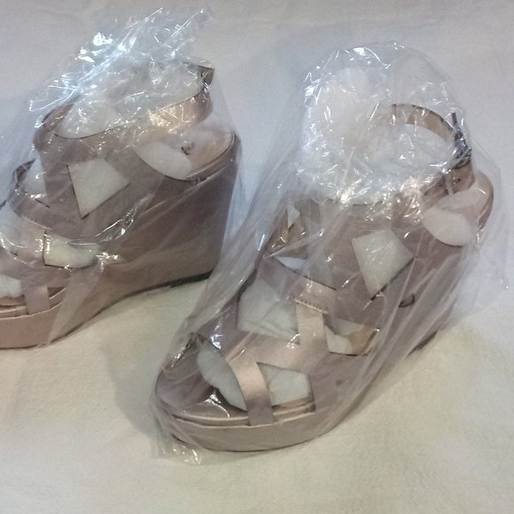 Wedges New in Box - Picture 3 of 5